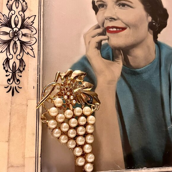 Jewelry - Gold Pearl Grape Cluster Brooch - Classic Women Jewelry